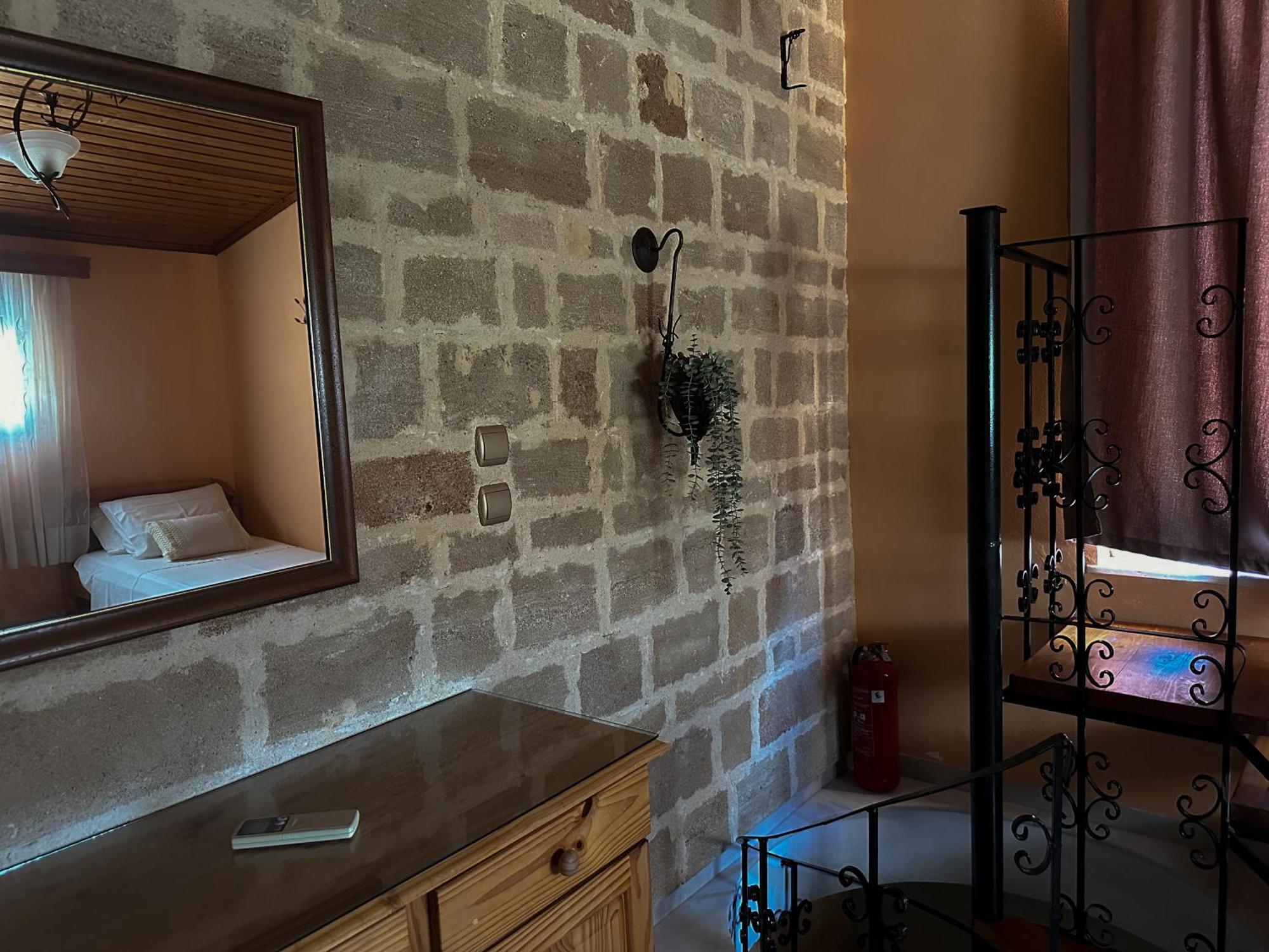 Theonia Appartement *