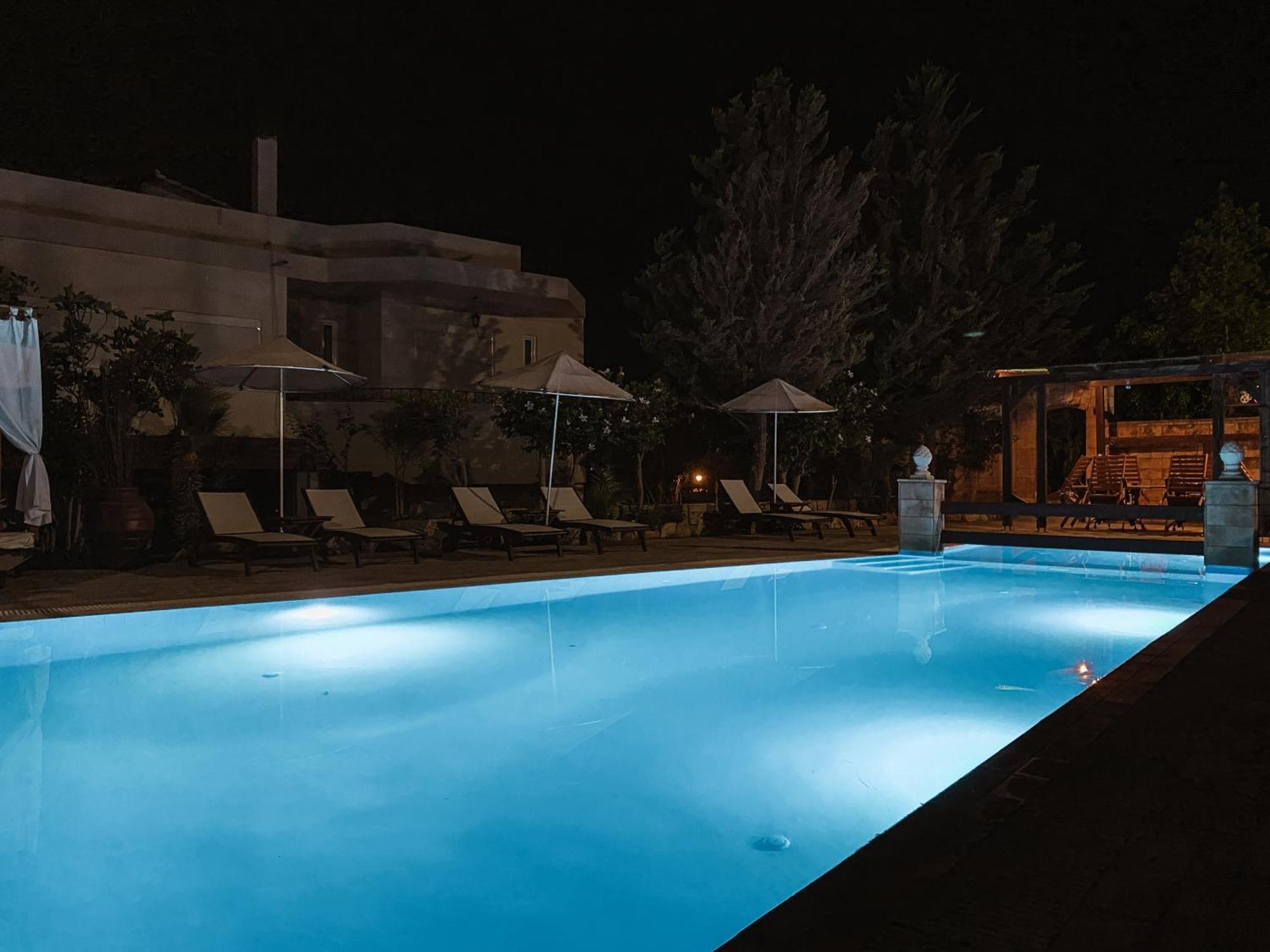 Theonia Appartement *