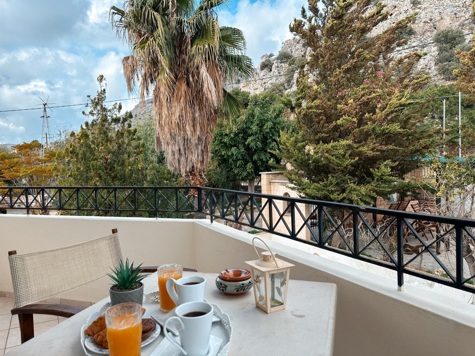 Theonia Apartament