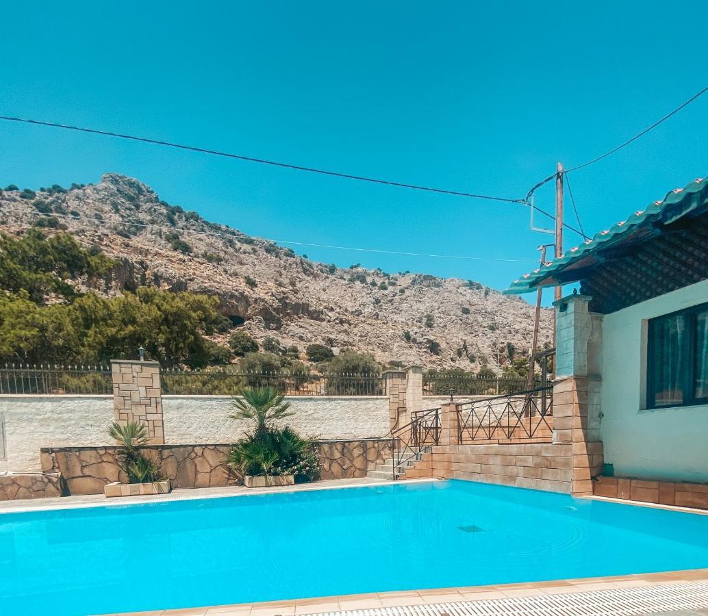 Theonia Villas * Pefki