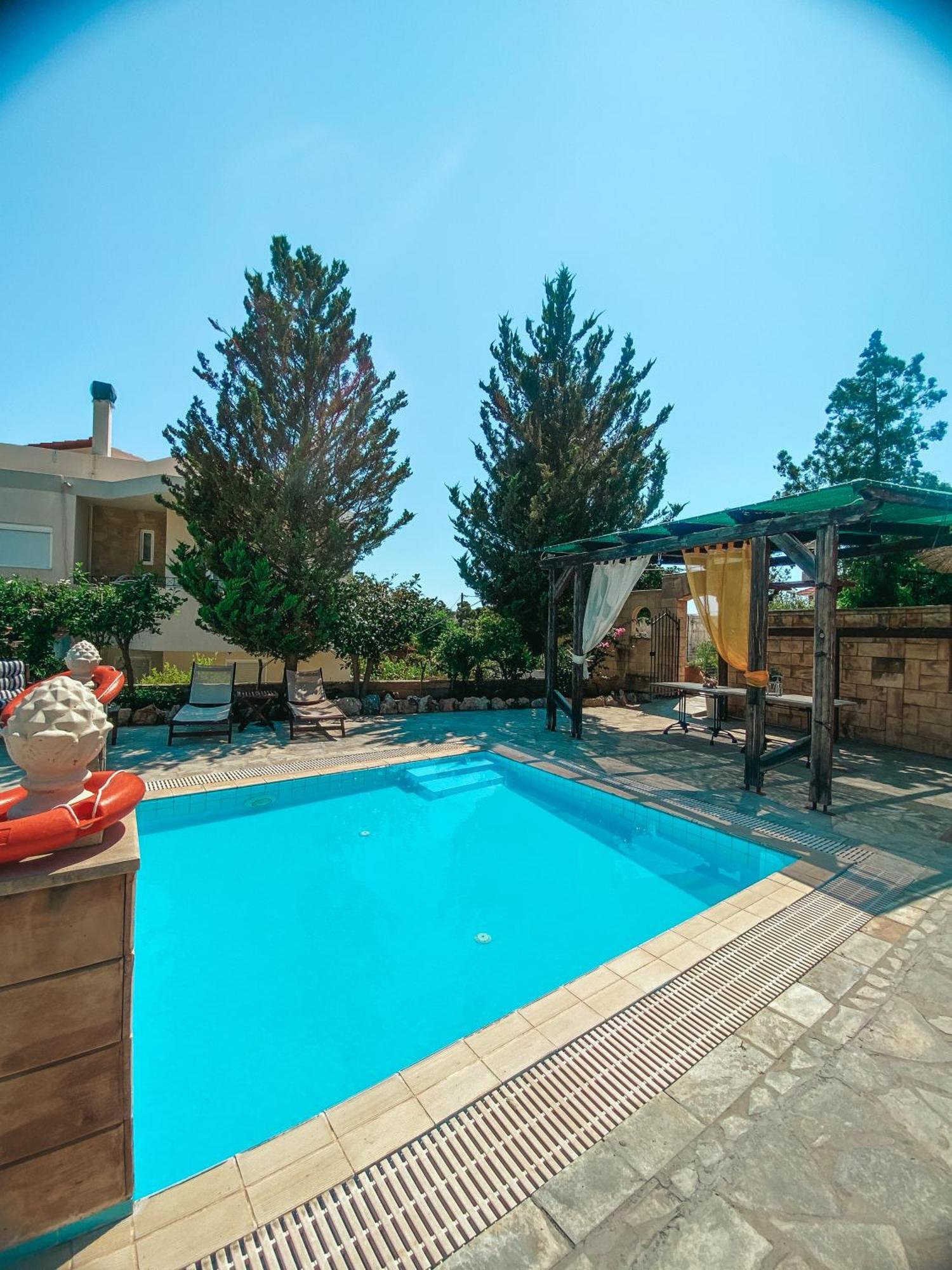 Theonia Villas Pefki