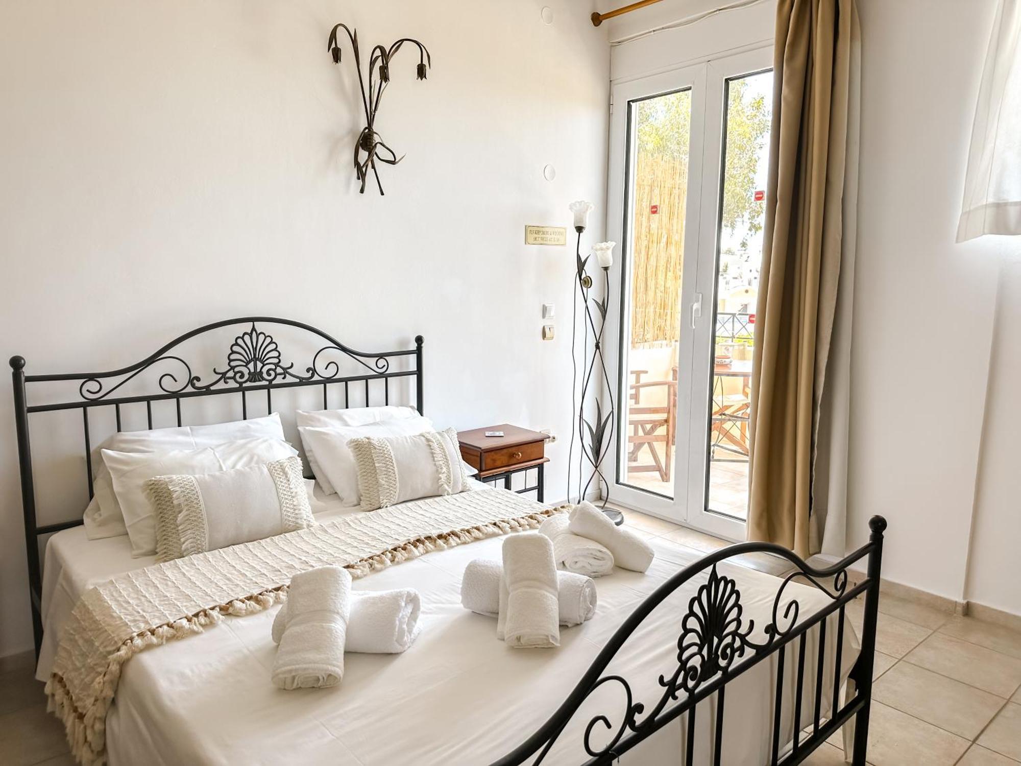 Theonia Villas * Pefki
